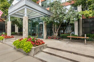 1800 W Roscoe St in Chicago, IL - Building Photo - Building Photo