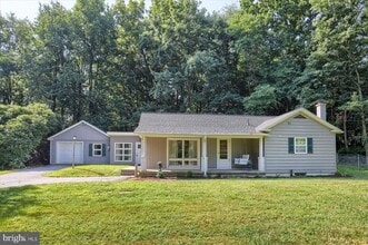 2052 Foxianna Rd in Middletown, PA - Foto de edificio - Building Photo