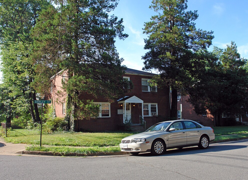 303 Shirley St in Falls Church, VA - Foto de edificio