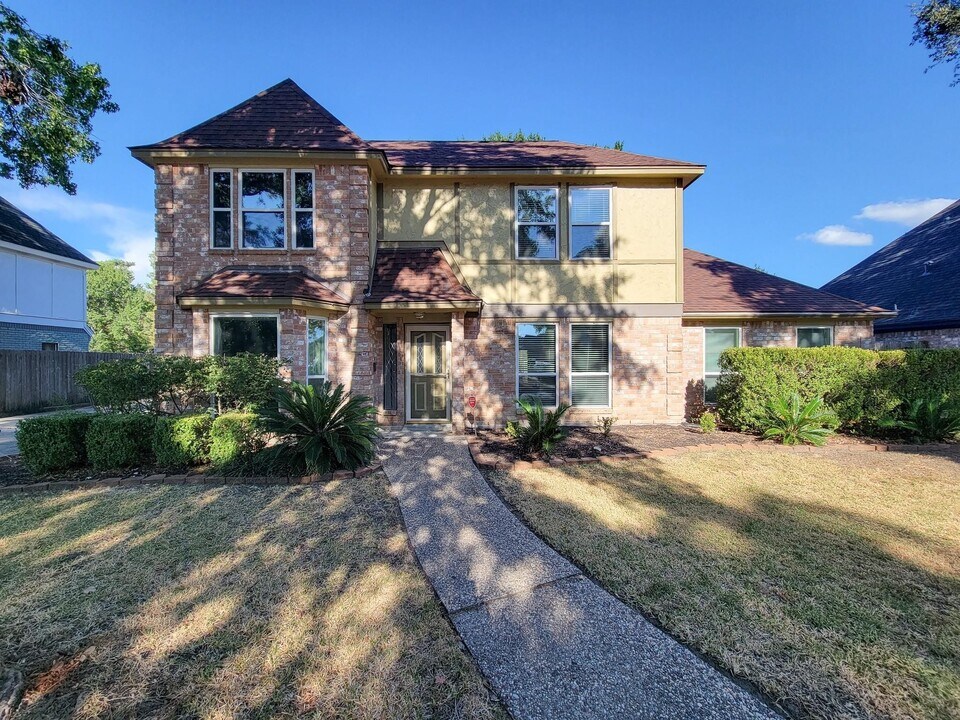 17326 Ponderosa Pines Dr in Houston, TX - Building Photo