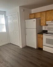 6806 Thomas Cir in Tampa, FL - Foto de edificio - Building Photo