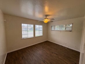 1044 S Linda Vista St in Visalia, CA - Building Photo - Building Photo