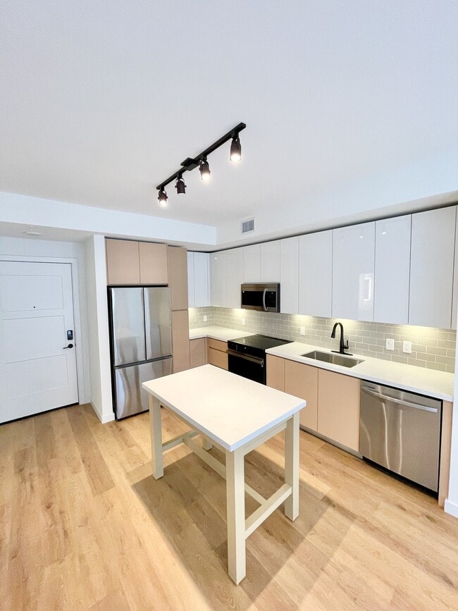 1785 NE 124th St, Unit 501 in North Miami, FL - Building Photo - Building Photo