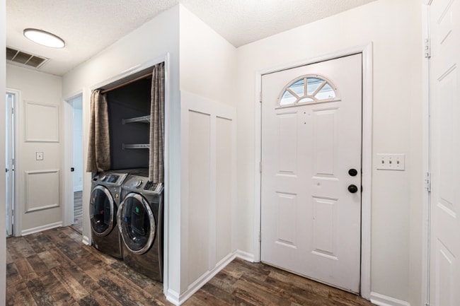 1167 Landsdowne Dr in Charleston, SC - Foto de edificio - Building Photo