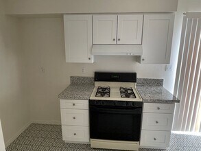 900 Valhalla Dr in Bakersfield, CA - Building Photo - Building Photo