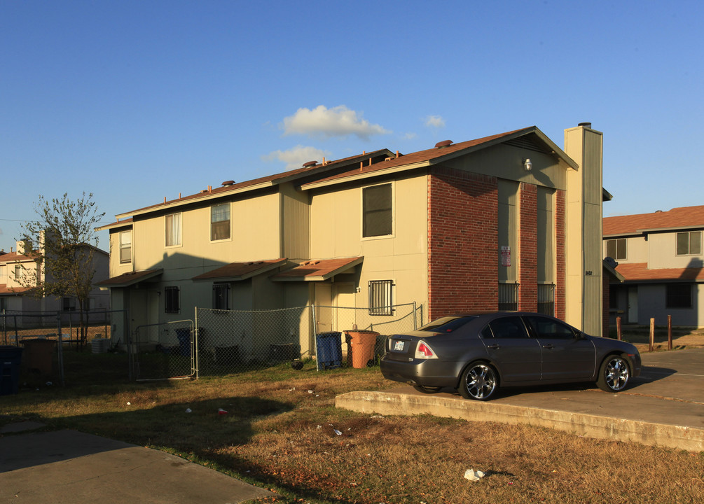 8402 Garcreek Cor in Austin, TX - Foto de edificio