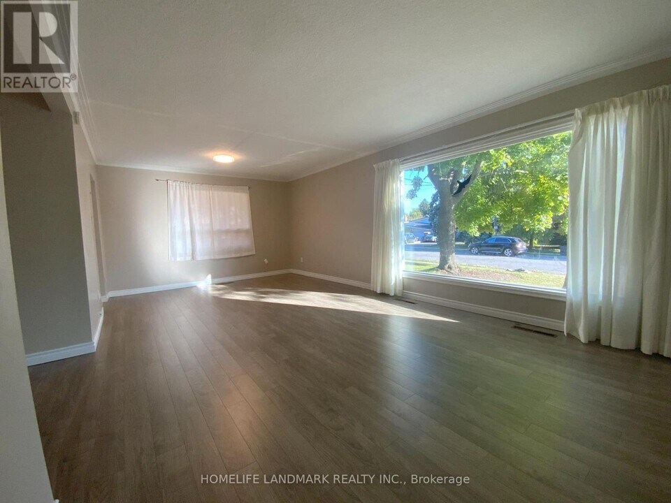 70 Holford Crescent in Toronto, ON - Building Photo