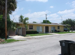 13200 NE 6th Ave in Miami, FL - Building Photo - Building Photo