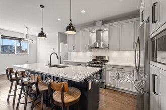 985 Coronation Ave in Kelowna, BC - Building Photo - Building Photo