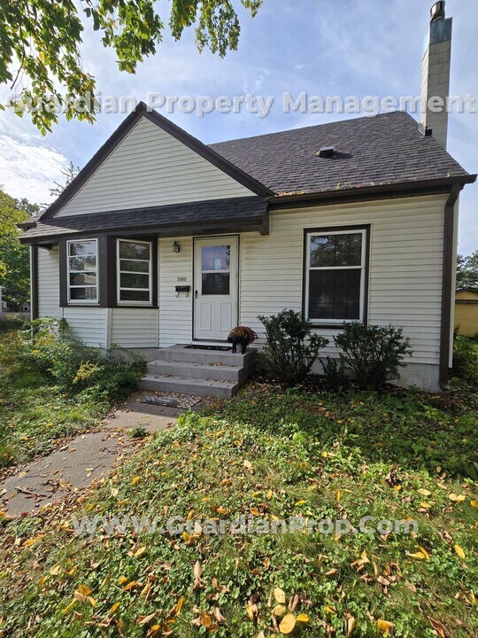 3300 Lincoln St NE in Minneapolis, MN - Building Photo