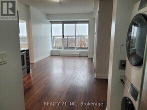 3520 Danforth Ave in Toronto, ON - Building Photo - Building Photo