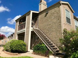 1860 White Oak Dr in Houston, TX - Building Photo