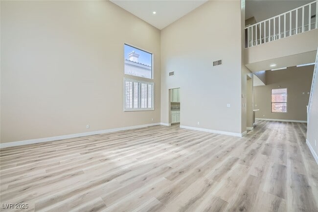 9272 W Viking Rd in Las Vegas, NV - Building Photo - Building Photo