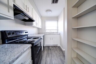 2433 Charles Blvd in Greenville, NC - Building Photo - Building Photo