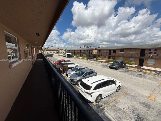 5461 W 24th Ave in Hialeah, FL - Building Photo - Building Photo