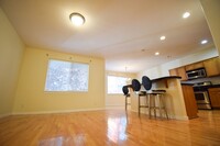 370 SW 105th Terrace in Portland, OR - Foto de edificio - Building Photo