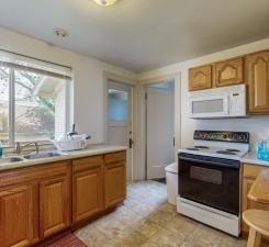 1233 1st St SW in Rochester, MN - Building Photo - Interior Photo