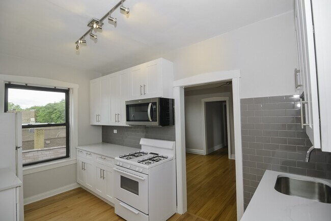 2023 W Thomas St in Chicago, IL - Building Photo - Building Photo