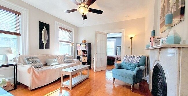 147 W Wyoming Ave, Unit 2 in Melrose, MA - Foto de edificio - Building Photo
