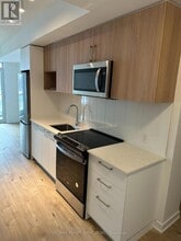 500 Plains Rd E in Burlington, ON - Building Photo - Building Photo