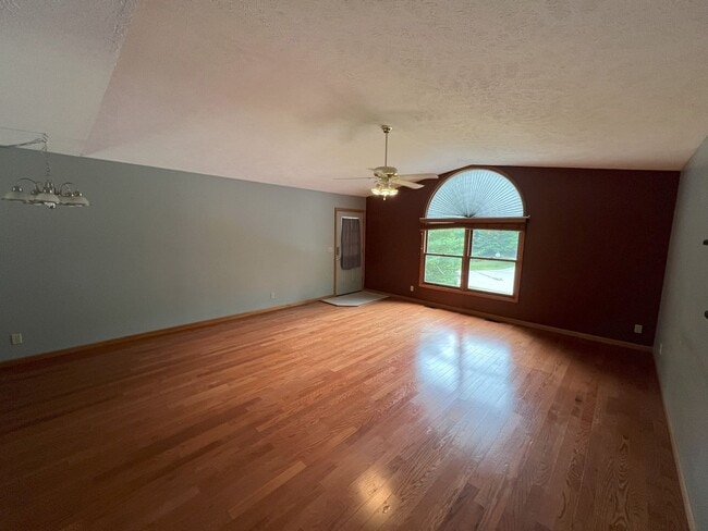 4262 Eagle Crest Dr in Williamsburg, MI - Building Photo - Building Photo