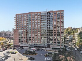 915 Hudson Park in Edgewater, NJ - Building Photo