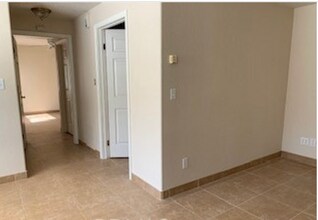 129 W Malvern Ave in Fullerton, CA - Foto de edificio - Building Photo