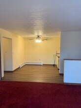 1166 Middle Tpke W, Unit 1166 in Manchester, CT - Foto de edificio - Building Photo