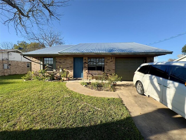 1313 Center St in Lockhart, TX - Building Photo - Building Photo