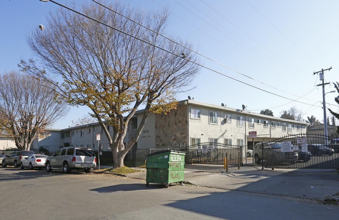 Green Villa Apartments in San Jose, CA - Building Photo