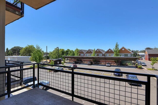 1127 Broadway St NE in Salem, OR - Building Photo - Building Photo