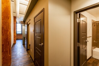 Spaghetti Works Apartments in Wichita, KS - Foto de edificio - Interior Photo