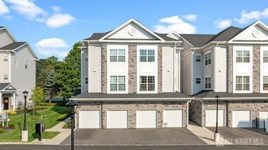 33 Veterans Wy in Morris Plains, NJ - Building Photo - Building Photo