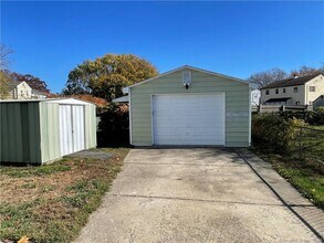 213 Larkin Ct in Stratford, CT - Building Photo - Building Photo