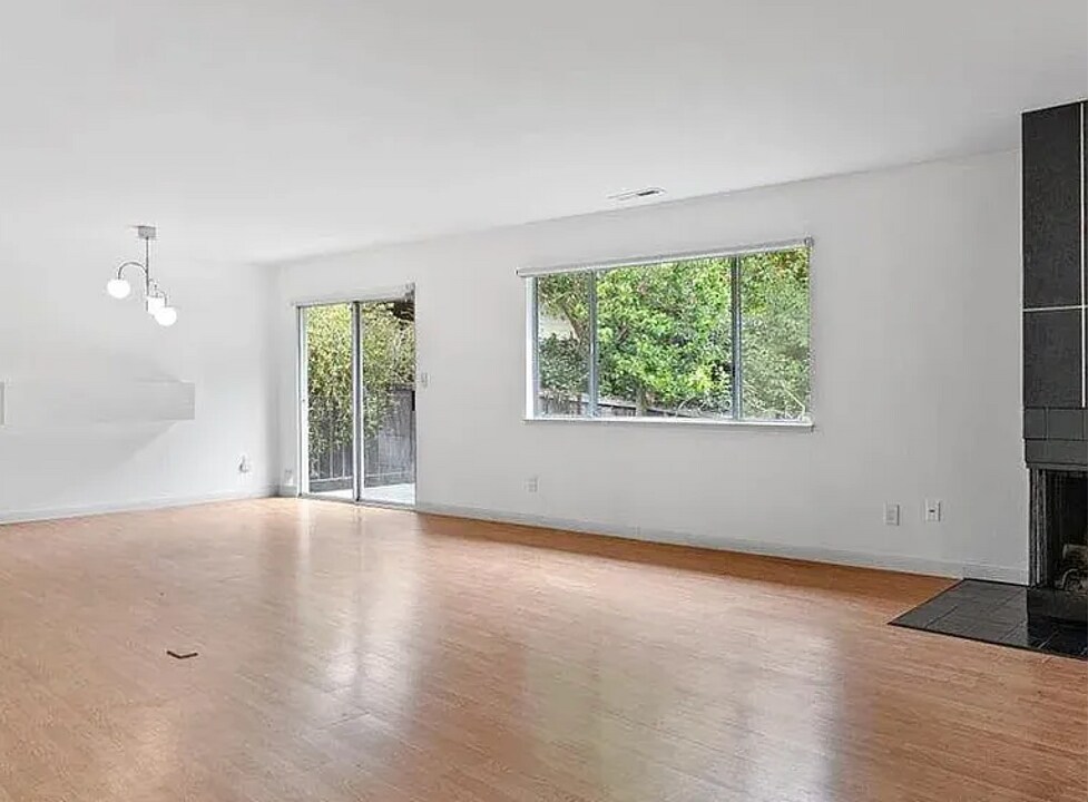 7620 Mountain Blvd, Unit 12 in Oakland, CA - Foto de edificio