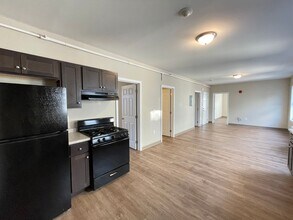 463 Beech St in Manchester, NH - Building Photo - Building Photo