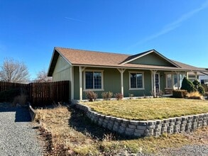 300 Nicole Dr in Sparks, NV - Building Photo - Building Photo