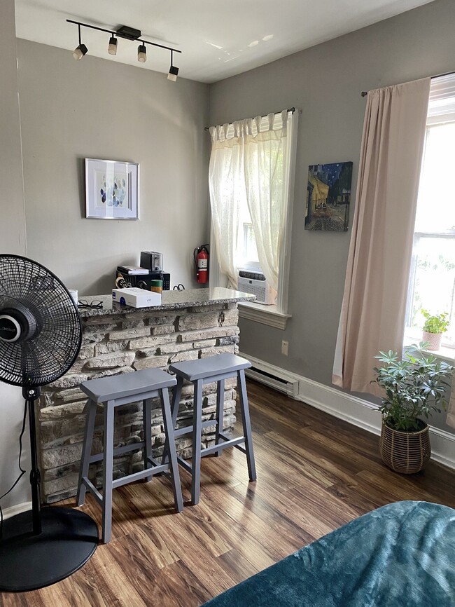 619 Ferry St, Unit 3
