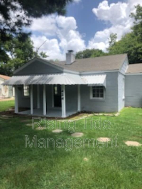 property at 424 E Shawnee Dr