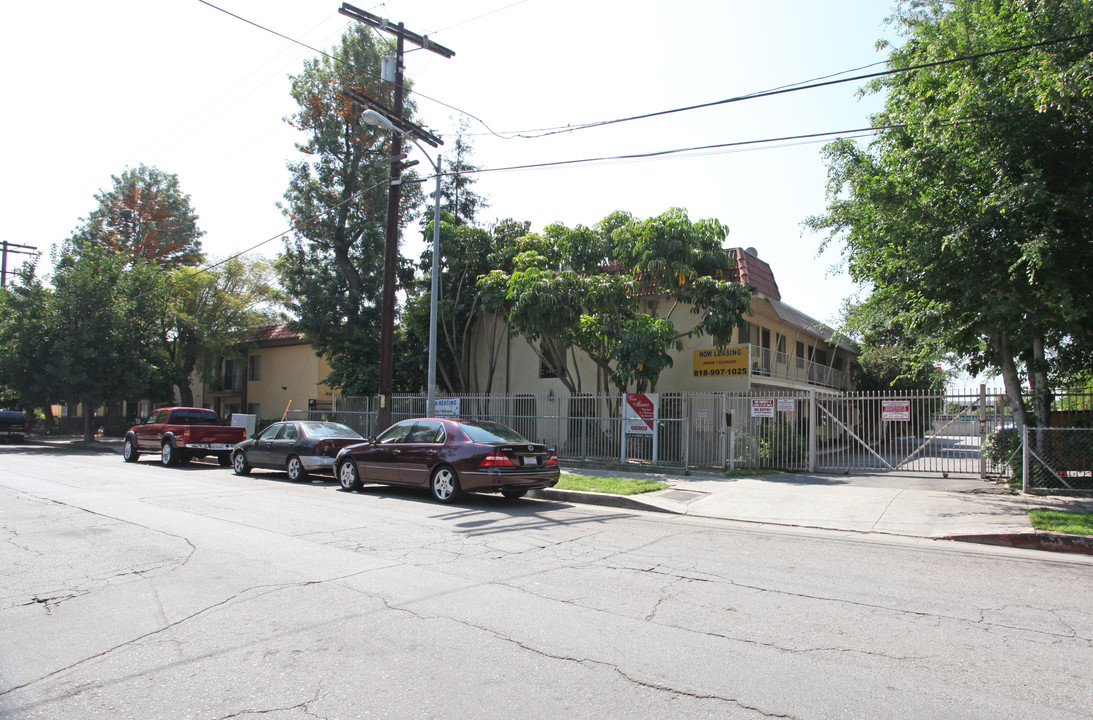 Vose Manor, LP (SOLD) in Van Nuys, CA - Foto de edificio