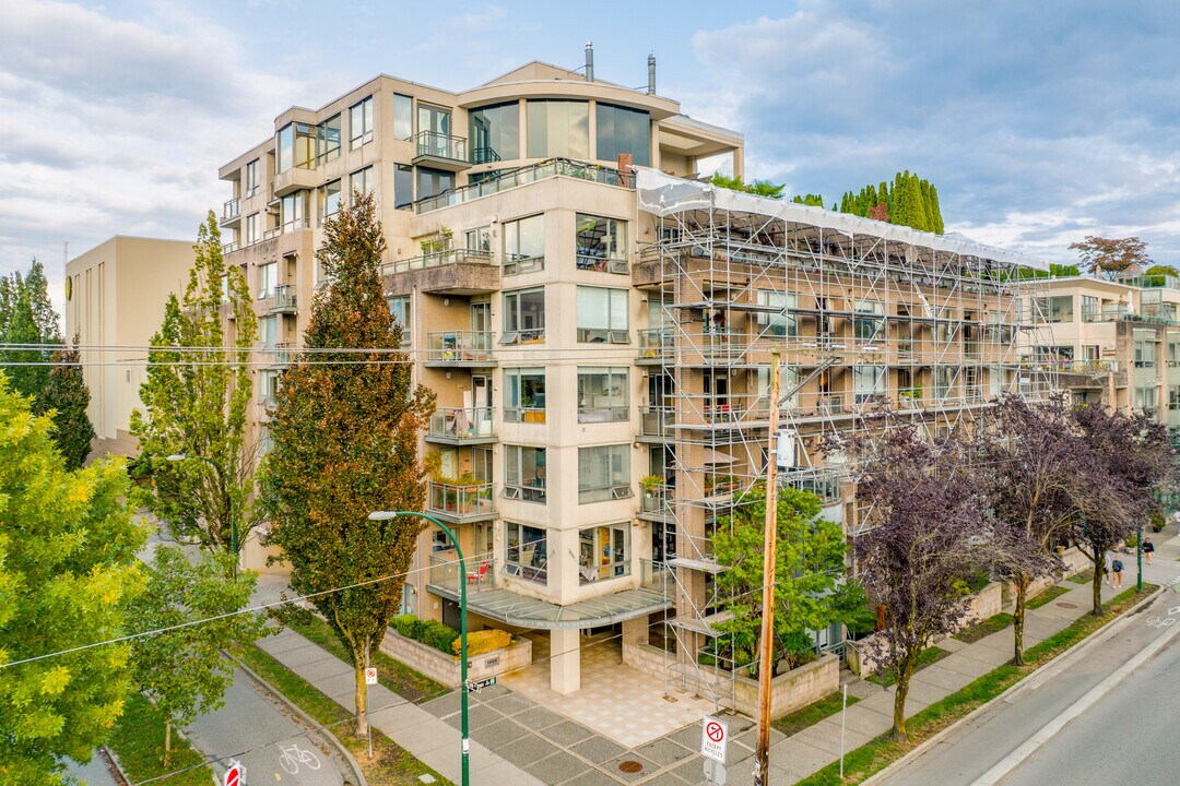 Yorkville North in Vancouver, BC - Building Photo