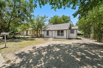917 N Wood St in Denton, TX - Building Photo - Building Photo