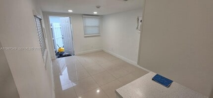 4337 SW 49th St in Fort Lauderdale, FL - Foto de edificio - Building Photo