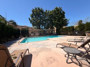 1101 W MacArthur Blvd in Santa Ana, CA - Building Photo - Building Photo