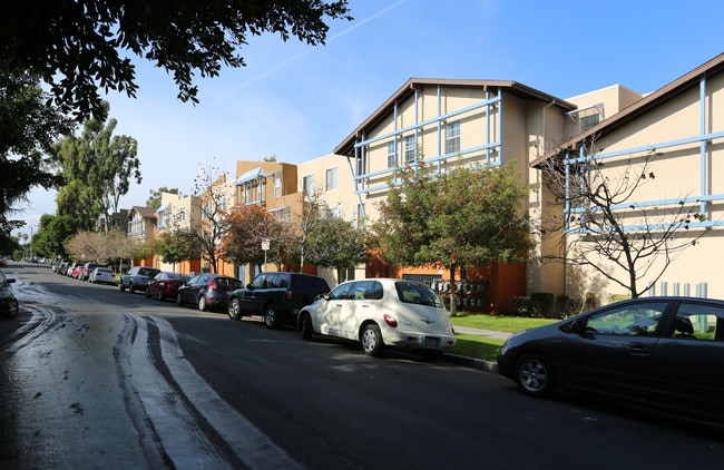 El Centro Loretto Apartments in Los Angeles, CA - Foto de edificio - Building Photo