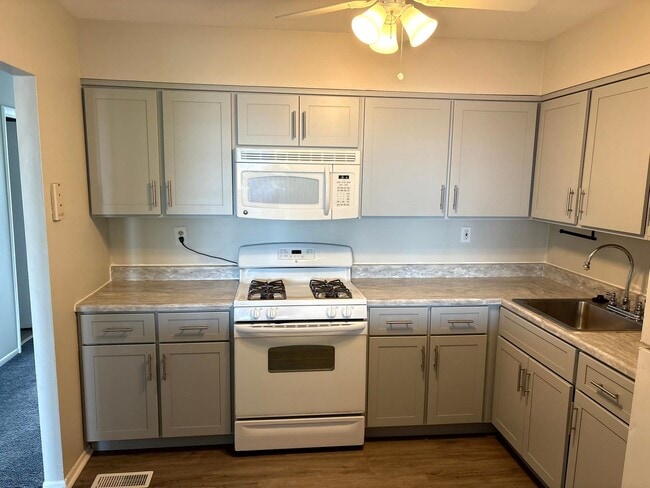 3362 Fairdale Rd in Philadelphia, PA - Building Photo - Building Photo