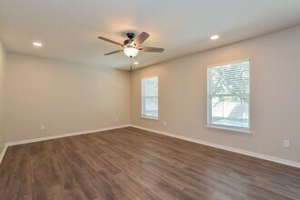 7545 Sloewood Dr in Leesburg, FL - Foto de edificio - Building Photo