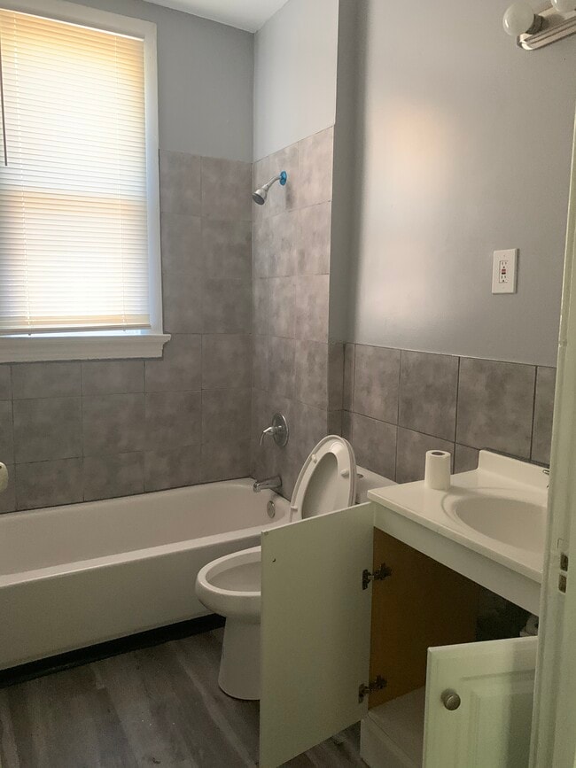 5030 Genevieve Ave in St. Louis, MO - Foto de edificio - Building Photo