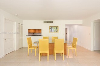 101 Ocean Ln Dr in Miami, FL - Building Photo - Building Photo