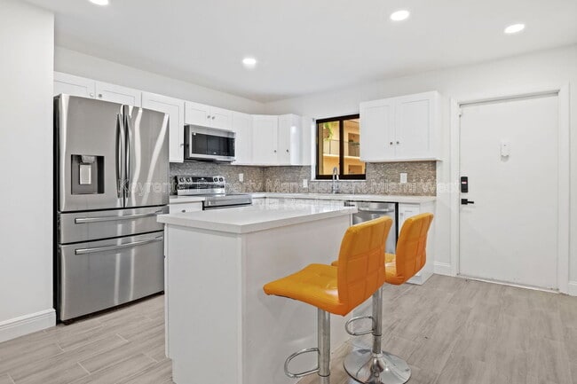 275 Gate Rd in Hollywood, FL - Building Photo - Building Photo